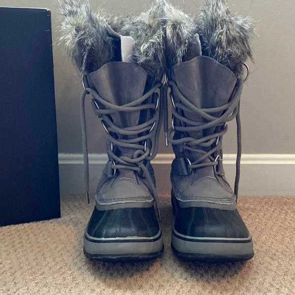 Basically new Sorel Joan of Arctic Waterproof boots - Size 9 - Picture 2 of 6